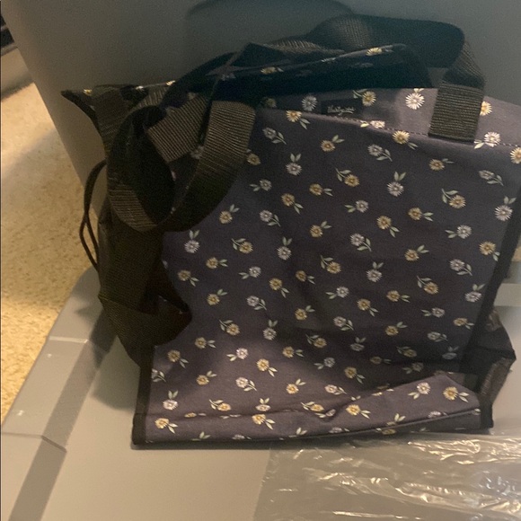 thirty-one Handbags - Thirty-One Black Cinch Tote Bag with Timeless Elegance